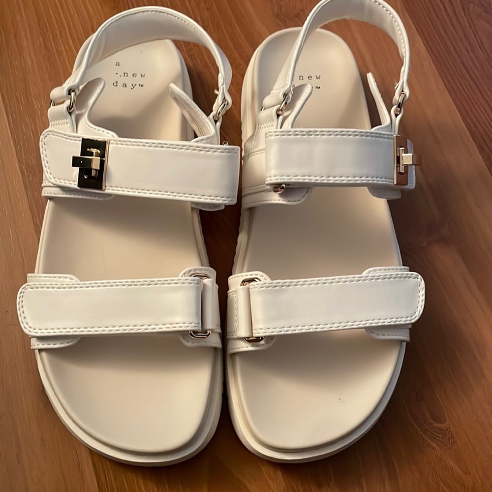 Velcro walking sandals